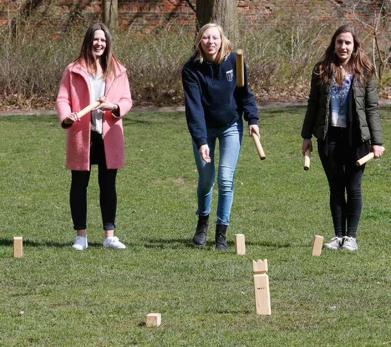 Kinderbijslagfonds Fonds waarbij werkgevers aangesloten zijn en dat kinderbijslag aan werknemers uitbetaalt.