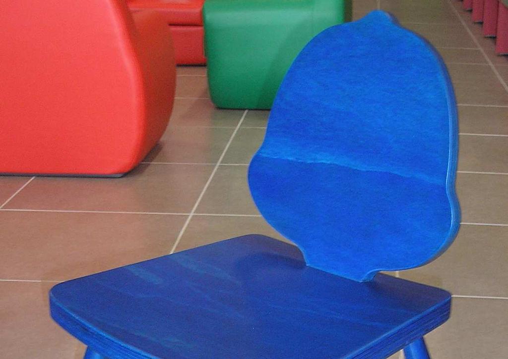 Beechwood Bijpassende stapelbare stoelen, zelfde materiaal, geclassificeerd volgens zelfde