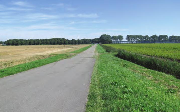 Vanuit recreatief oogpunt wordt de belangrijkste route gevormd door het fietspad op de dijk langs het Haringvliet.