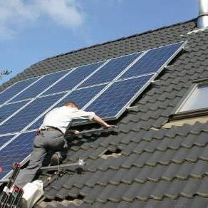 Elke rij panelen worden steeds op twee draagprofielen geplaatst. Een goede plaatsing van de profielen is bepalend voor de sterkte van de constructie.