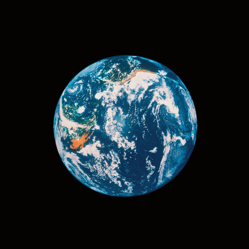 H 2 O. Het bestaan van dit element maakt het leven op deze planeet mogelijk. 71 % Van het aardeoppervlak is bedekt met water. De gezamenlijke hoeveelheid bedraagt 1,386 miljard kubieke meter.