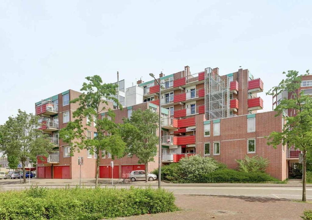 Buis 165 Maassluis Heerlijk ver weg kijken over Maassluis, vanuit je eigen appartement. Bij dit 3 kamer appartement, gelegen op de top-etage is het mogelijk!
