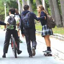 minder dan vijf kilometer, en dus gemakkelijk te fietsen of te lopen; voor een langetermijnverandering in reisgedrag moeten we kinderen en jongvolwassenen zo vroeg mogelijk bij het proces betrekken.