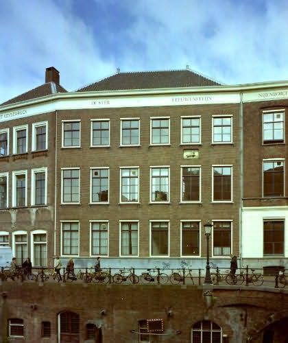 Het huis Leeuwensteijn aan de Oude Gracht te Utrecht (naast het stadhuis), in de 18 de eeuw eigendom van Pieter van Wieringen en zijn erven, foto 2004.