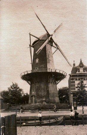 stad Delft (NA Delft, nots. Jan Jacob Goeverneur, invnr. 3327, Folio 7). http://www.westlandsemolens.nl/delft%20verdwenen.htm Korenmolen De Hoop te Amsterdam Van Wieringen in Rijnland, pag.