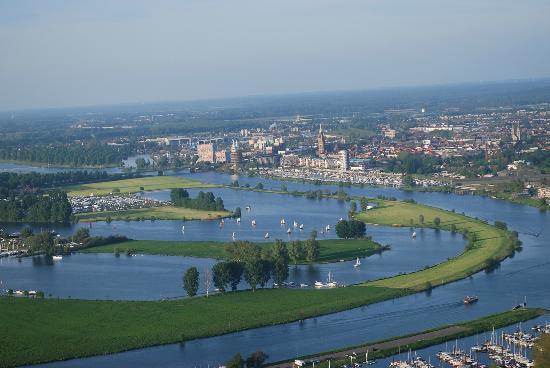 Het stadsdeel Herten (zelfstandige gemeente tot 1991) met daarin de wijken Herten, Musschenberg, Molenveld, Merum en Oolderveste en de buurtschappen Ool en Aan de Rijksweg Het stadsdeel Swalmen