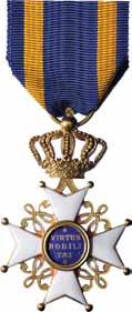 20, 990 (afbeelding verkleind) * 990 Ridderkruis van de Orde van de Nederlandse leeuw. 1815. wwm. 28. AR verguld 41,3 x 64,3 mm. Met origineel lint. Fabrikaat C.J.