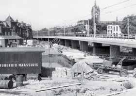 Pas toen mensen beton sterker maakten ( wapenden ) met ijzer, werd het goed bouwmateriaal. Het spoorwegviaduct van Delft werd met gewapend beton gebouwd.