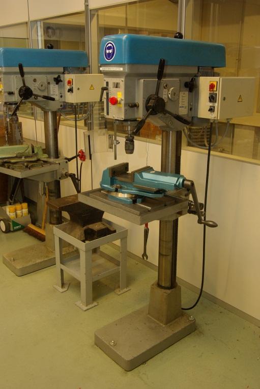 4 Boormachines Voor het maken van ronde gaten in metalen werkstukken gebruiken we meestal de spiraaiboor.