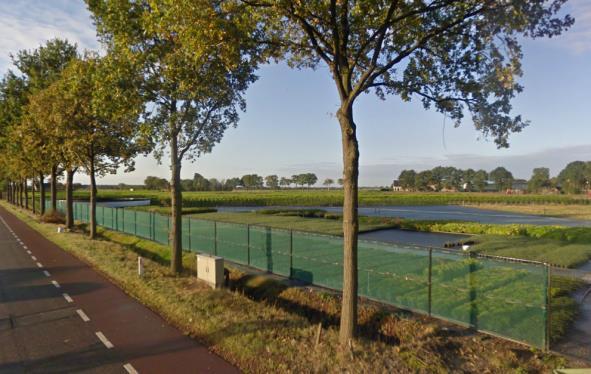 Op locatie Klein Zundertseweg 13b is een bedrijfswoning aanwezig met een bedrijfsruimte en