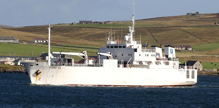 HESTIA 9411783, foto: M. Coster, tijdens een reis van Rotterdam naar Amsterdam voor de Middensluis te IJmuiden. Bijlsma Trader 3250, 15-7-2011 opgedreven bij Bijlsma Shipyards B.V.