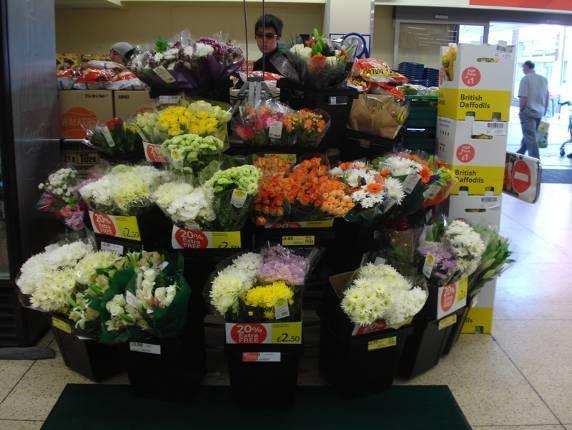 3.1 Bloemenschap bij Tesco Ongeveer 60% van de consumenten die bij Tesco bloemen heeft gekocht, heeft een gemengd boeket gekocht, 36% heeft een monobos gekocht.