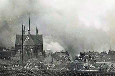 Bombardementen in Nederland tijdens WO2 Nijmegen met kerk Doddendaal In mei 1940 werd Rotterdam door de Duitse Luftwaffe verwoest. Het bombardement duurde slechts tien minuten. De schade was enorm.