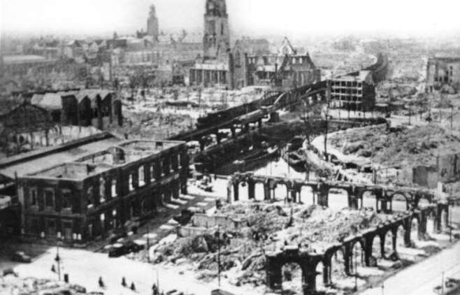 Rotterdam na het bombardement in 1940 foto Bundesarchiv handeling was, die volgens internationaal oorlogsrecht was