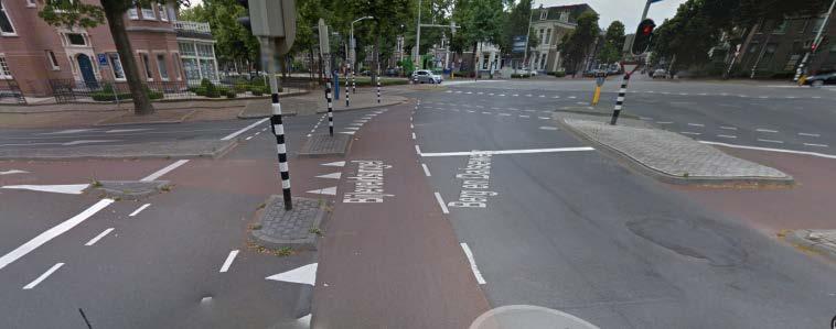 B. Gevaarlijke kruisingen 8. Kruising Bergendalseweg/Canisisussingel (centrum/oost) Betreft een kruising met een licht dat voor auto s en kruisende fietsers tegelijkertijd op groen staat.