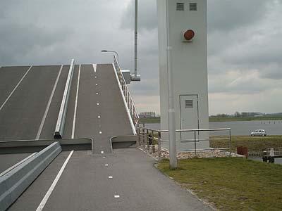 Beheer Als het gaat om overheidsbemoeienis en verantwoordelijkheden is het Veerse Meer geen overzichtelijk gebied.