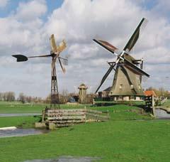 De Maaslandkamer biedt een overzicht van het leven in Maasland van de ijzertijd tot heden en daarnaast zijn een woonkamer en keuken ingericht in de stijl van rond 1900.