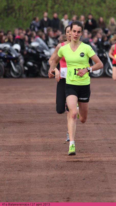 Batavierenrace Elk jaar, in het laatste weekend van april, gaat de Batavierenrace om middernacht van start in Nijmegen. De Batavierenrace is met 8.000 deelnemers s werelds grootste estafetteloop.