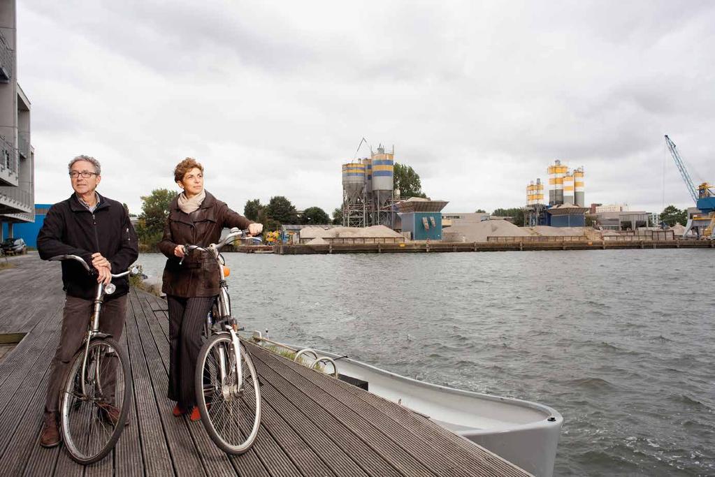 André Bolwidt en Tatjana Jovanovic aan de Cruquiusweg in het Oostelijk Havengebied van Amsterdam In een schemerig zaaltje tussen oude loodsen ging het afgelopen voorjaar over organische