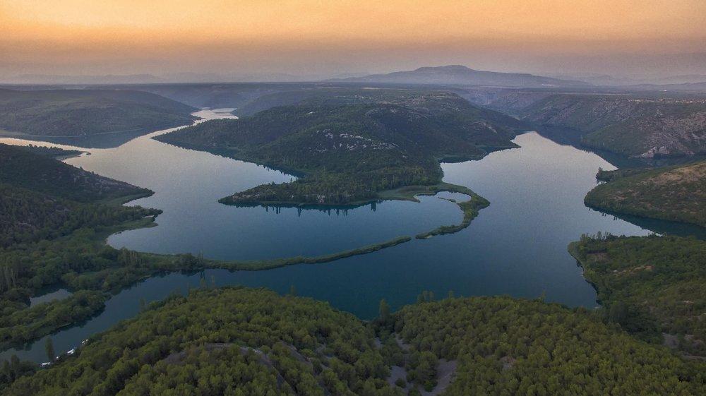 #2 Krka Nationaal Park/Meer Visovac: Krka Nationaal Park is vernoemd naar de rivier Krka. Deze rivier heeft hier namelijk een prachtige stroom van meren, beekjes en watervallen gecreëerd.