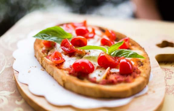 Hier kunt u naar hartenlust koken in een professionele kookstudio, praten over eten en gezellig samen genieten van heerlijk eigengemaakte gerechten!