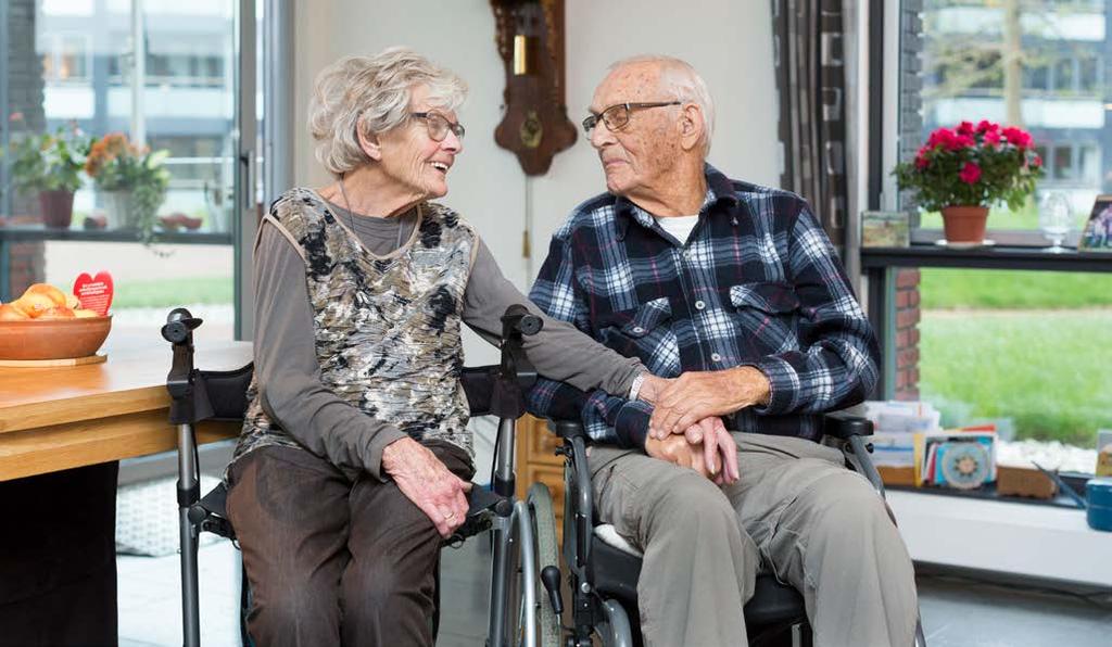 Diensten aan huis - uitleen gratis loophulpmiddelen Hulpmiddelen maken het leven makkelijker Bert (93) en Tine (94) Blom trokken er altijd graag op uit.