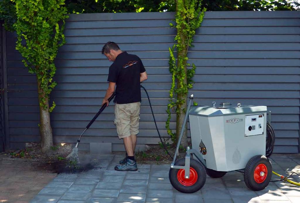 De MCE maakt gebruik van de standaard woonhuis wateraansluiting en de normale stroomvoorziening (laag vermogen). Hierdoor heeft de unit geen watertank nodig.