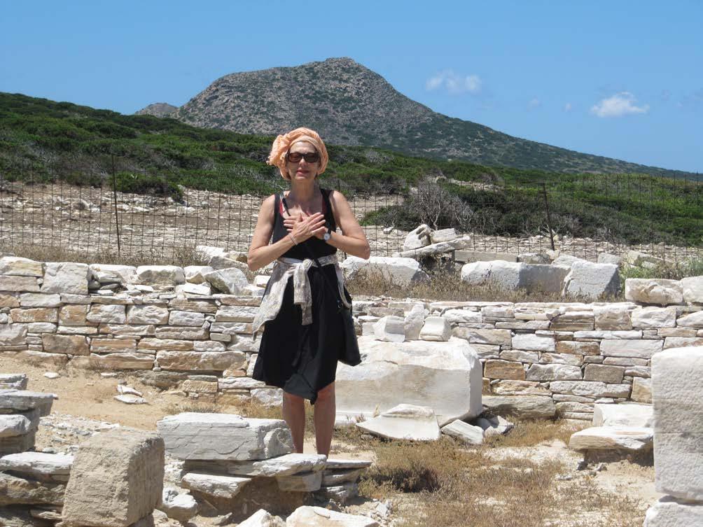 ANTIPAROS EN DESPOTIKO Zondag 1 juni: Vandaag gaan we met de veerboot van Pounta naar Antiparos. De overtocht duurt maar 10 minuten maar is altijd weer spannend.