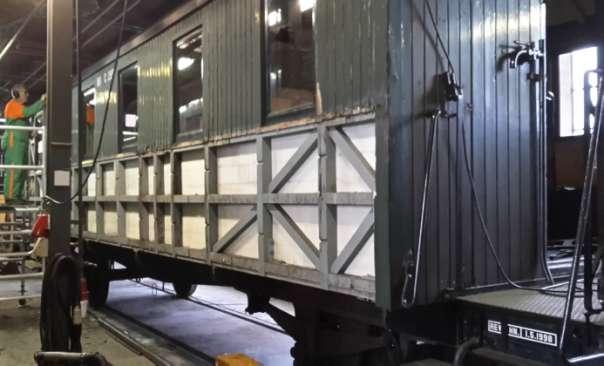 12 februari 2016: rijtuig C290 wordt ontdaan van de houten