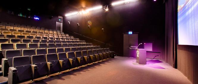 Cinema 3 Cinema 3 bevat 130 vaste zitplaatsen en draagt ook wel de naam The Black Box :