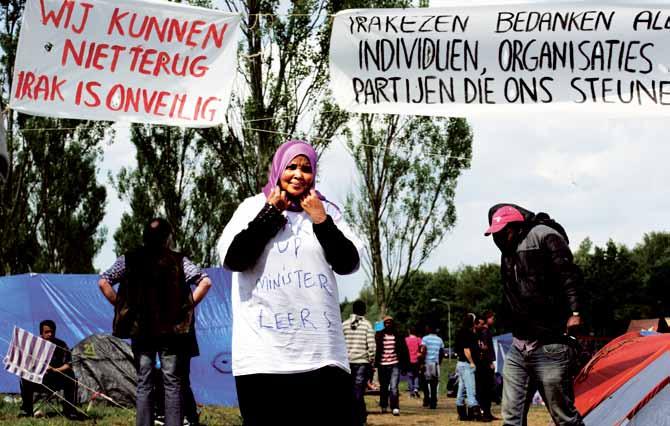 Geen mini-crisis is hetzelfde en toch hebben ze veel gemeen cogiscope 0115 23 Uitgeprocedeerde asielzoekers in het tentenkamp in Ter Apel, mei 2012 (Robin Utrecht/ ANP). trokken.