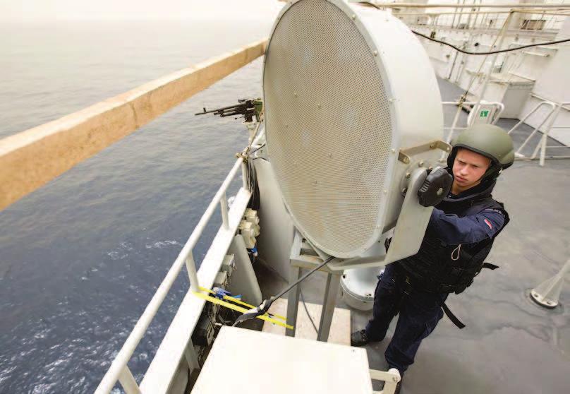 132 Hoewel radioverbindingen het meest gebruikt worden, blijven ook optische verbindingen van belang voor zeestrijdkrachten, voornamelijk in situaties van radiostilte.