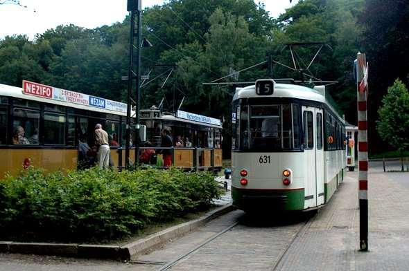 Tramhalte bij parkingang te zien is. Vrijwilligers Begin 2008 bestond het team van vrijwillige trambestuurders en conducteurs uit ongeveer tachtig mensen.