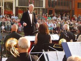 Het eerstvolgende optreden hierna was in Delft. Wij hebben daar op 31 juli 2009 van 19.30 21.00 uur een grachtenconcert gegeven. De goden waren met ons. Heel veel publiek en stralend weer.