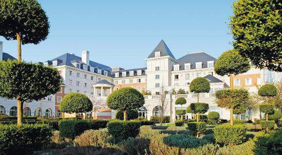- Golf Disneyland ligt om de hoek - Ontspan bij de gezellige open haard VIENNA HOUSE DREAM CASTLE HOTEL Een koninklijk onthaal voor het hele gezin.