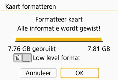 3 De kaart formatteren Als de kaart nieuw is of eerder is geformatteerd met een andere camera of computer, moet u de kaart met deze cameraformatteren.