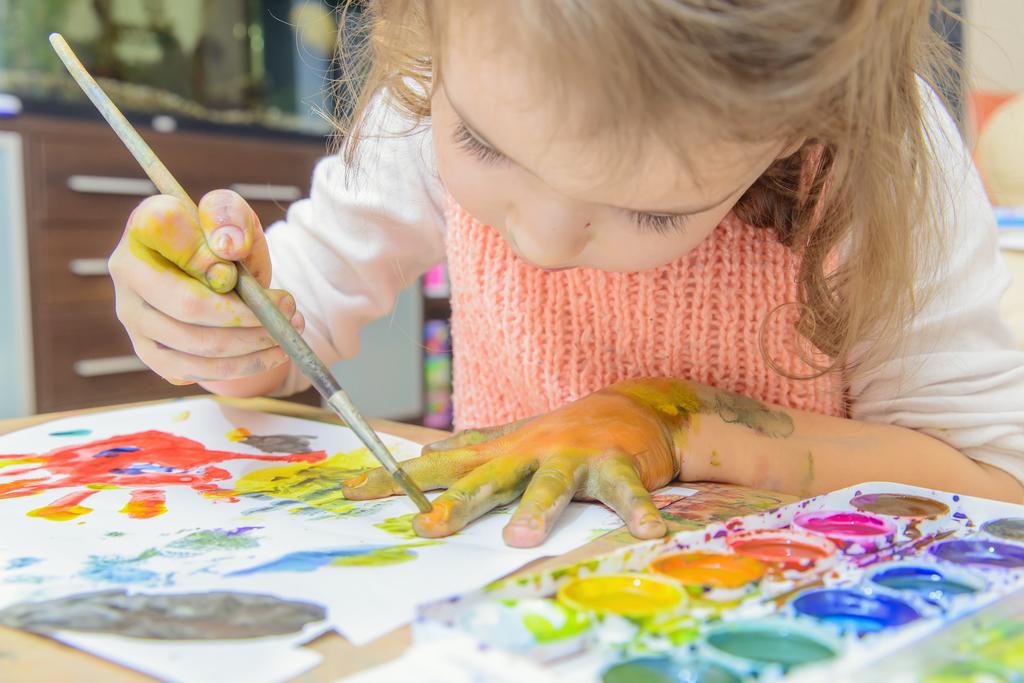 PEUTERSPEELZAAL 2-4 JAAR Wij dagen uw kind uit om nieuwe dingen te ontdekken, en leren uw kind samenspelen met andere leeftijdsgenootjes.