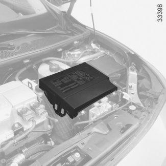 12 V-ACCU (1/2) 1 De capaciteit van uw 12 V-accu 1 kan verminderen, vooral als u uw auto gebruikt: bij een lage buitentemperatuur; na langdurig gebruik van stroomverbruikers (radio enz.