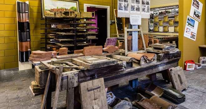 TICHELWAARK MUSEUM Klein, regionaal museum waarin kennis kan worden gemaakt gemaakt worden met de rijke historie van de leemverwerkende industrie in Markelo en omgeving.