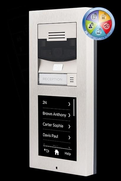 herkenbaarheid. Beheer op afstand wordt steeds belangrijker en omdat de Touch Screen module volledig digitaal is, kan de hele intercom op afstand beheerd worden.