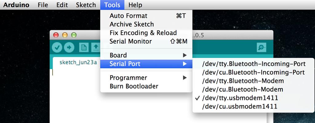 Figuur 2.2 Arduino Software, USB poort is gevonden door de software 2.2 Programmeren in Arduino Het programmeren in Arduino is relatief eenvoudig.