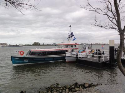 (blz. 5) kopte de kamer de bal in, en kwam onmiddellijk met een motie. Daarmee is de btwverhoging in ieder geval met een jaar opgeschort.