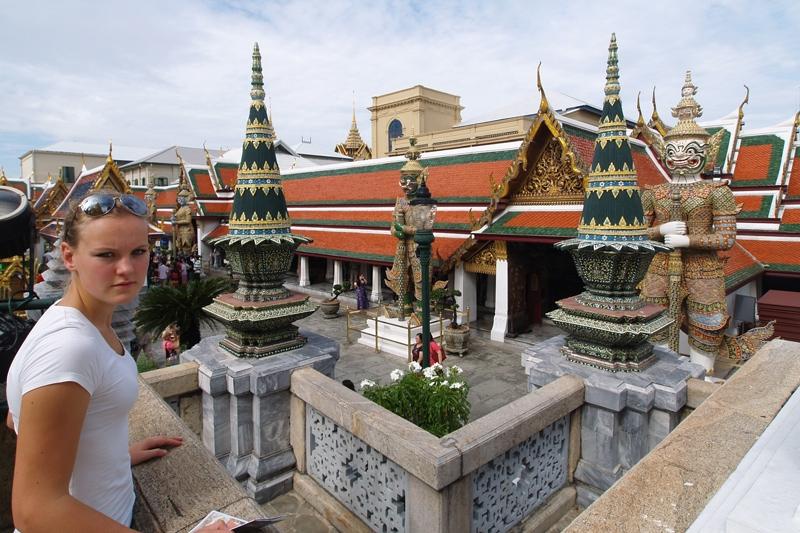 Dag 3: Bangkok Vrije dag. Je kunt het Grand Palace bekijken (het koninklijk paleis van de in 2016 overleden, zeer populaire Koning Bhumipol) of een van de vele wats (tempels).