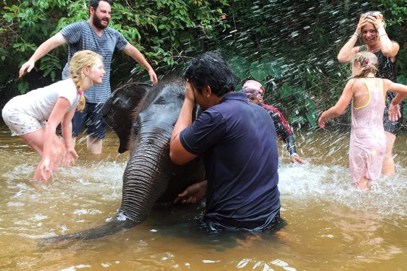 Dag 15: Chiang Mai / Excursie Thai Elephant Care Center Vrije dag. Breng een bezoek aan een boeddhistisch klooster, of ga naar een Thaise bokswedstrijd.