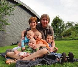 gingen voorbij en de schrik sloeg ons toch wel om het hart. We waren dan ook bijzonder opgelucht toen er op een dag een kinderverzorgster aanbelde.