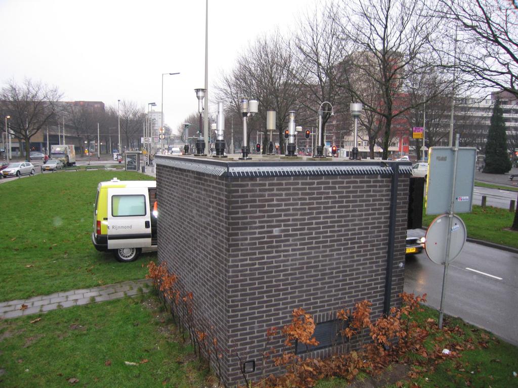 2.2 Locatie Amsterdam Figuur 1 Meetlocatie Bentinckplein/Statenweg Meetstation Overtoom is een stedelijke achtergrondlocatie. RIVM en GGD meten hier beiden stikstofdioxide m.b.v. referentie-apparatuur zoals beschreven in EN 14211 [2].