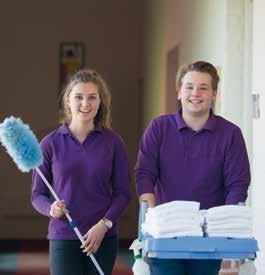 In de horeca is altijd plaats voor goede gastvrouwen of gastheren. Ook voor koks en ondernemers zijn er volop kansen op de arbeidsmarkt.