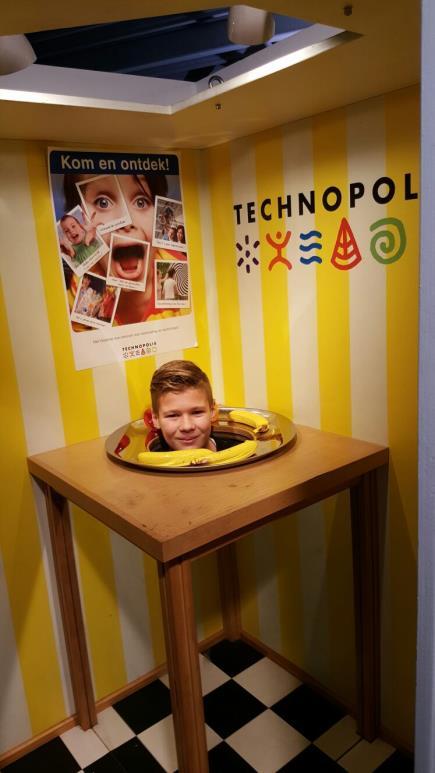 Het resulteerde in mooie, waardevolle en leuke gesprekken. 2.2.8 TOT-klas bezoekt Technopolis Dinsdag 20 december zijn de leerlingen van de TOT brugklas naar Technopolis geweest.