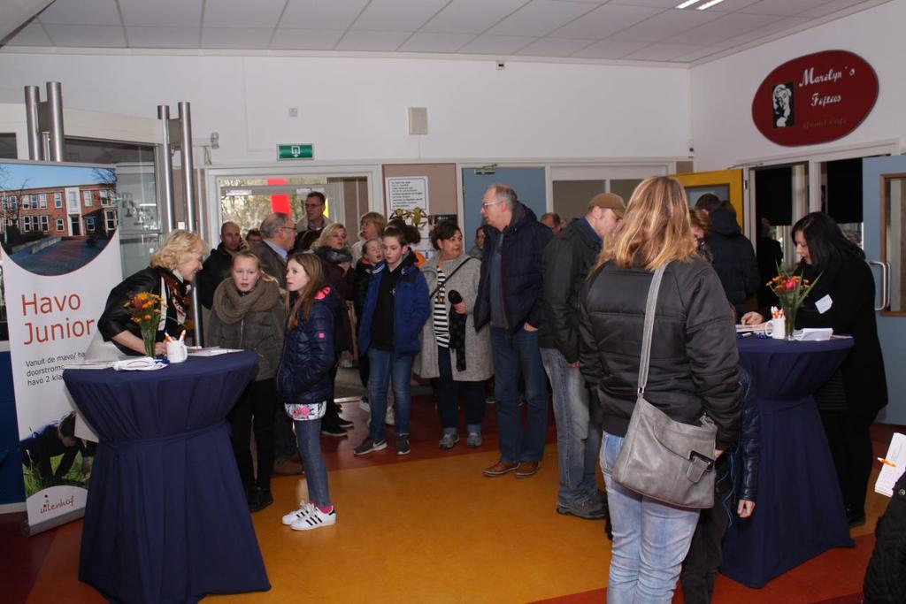 Open dag Ook in 2017 konden we weer spreken van een druk bezochte open dag. Zo n 300 leerlingen uit groep 7 en 8 waren op zaterdag 28 januari samen met hun ouders/verzorgers te gast op de Uilenhof.