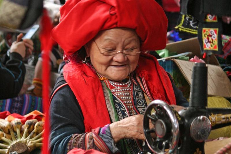 Dag 19: Lai Chau - Sapa Een afwisselende reisdag. Je rijdt langs rivieren en rijstvelden, passeert hoge groene bergen, verschillende watervallen en de dorpen van de Hmong en de Thai.